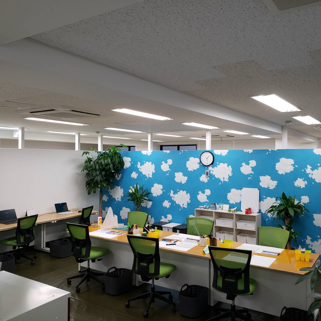 あいびー福岡薬院の事業所における作業室の写真